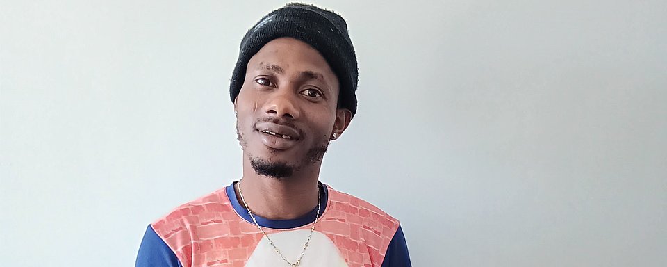 Sodiq kehrte aus Deutschland nach Nigeria zurück, um mit Unterstützung von ARRIVES in Osogbo ein Geschäft für Sanitärbedarf zu gründen.